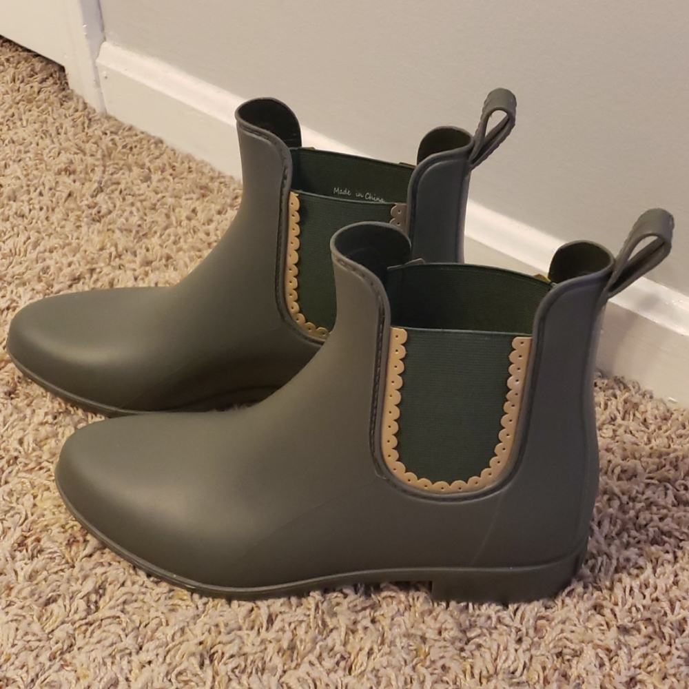 Never worn-Jack Rogers- green rainboot- size 9